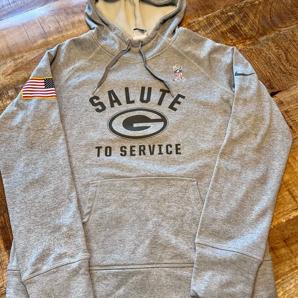 🏈 Packers Hoodie: Salute to Service Performance Pullover (Basicly Brand New) - Picture 6 of 7